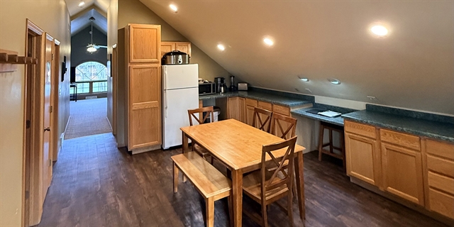 Cedar Lodge & Settlement Cabins