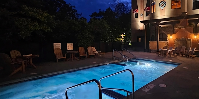 Outdoor hot springs pool at Navi Spa.