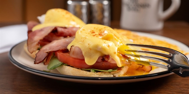 Plated eggs benedict.